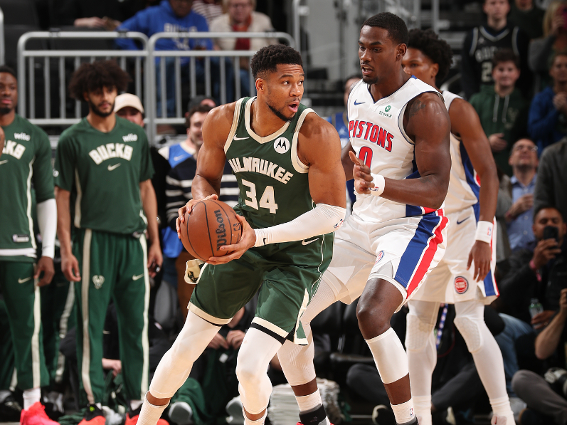 开云app下载-字母哥伤退雄鹿爆冷18分逆转东部第一 小波特26+7坎宁安15中5