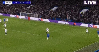 恩佐头球破门，主裁表示推人在先进球无效